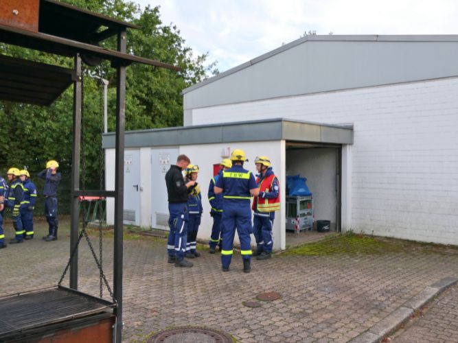 Dienstags-Ausbildung Einsatzübung (Abstützen/Ausleuchten)