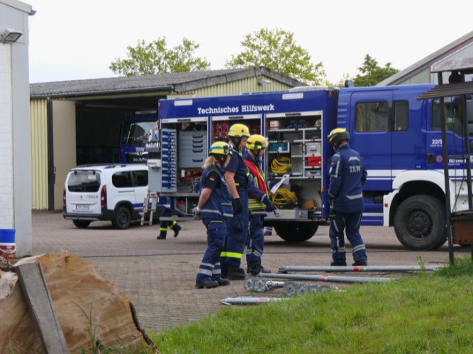 Dienstags-Ausbildung Einsatzübung (Abstützen/Ausleuchten)