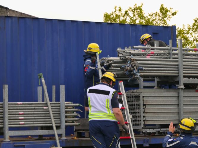 Dienstags-Ausbildung Einsatzübung (Abstützen/Ausleuchten)