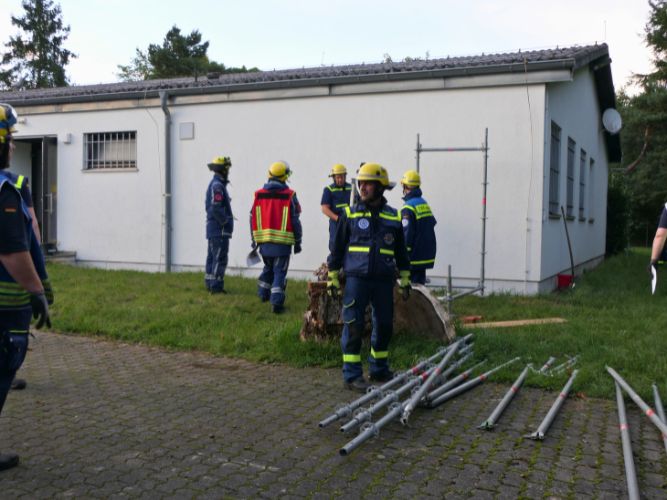 Dienstags-Ausbildung Einsatzübung (Abstützen/Ausleuchten)