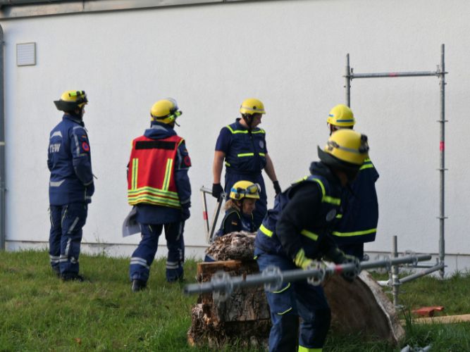 Dienstags-Ausbildung Einsatzübung (Abstützen/Ausleuchten)