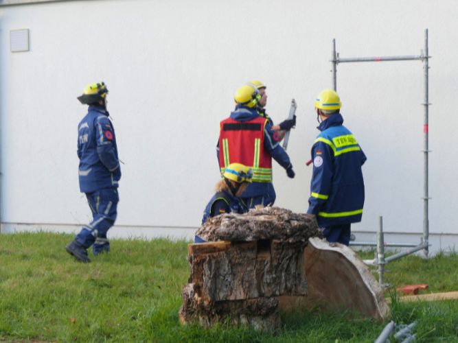 Dienstags-Ausbildung Einsatzübung (Abstützen/Ausleuchten)