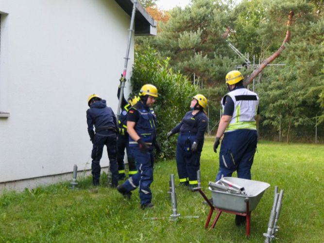 Dienstags-Ausbildung Einsatzübung (Abstützen/Ausleuchten)