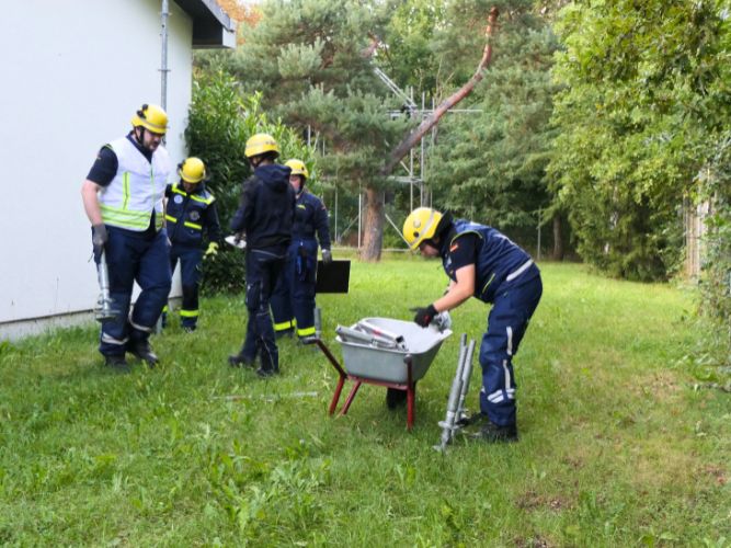 Dienstags-Ausbildung Einsatzübung (Abstützen/Ausleuchten)