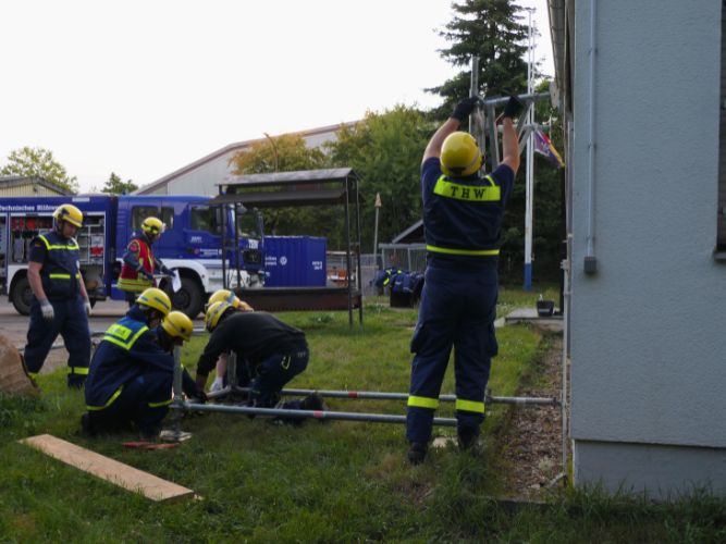 Dienstags-Ausbildung Einsatzübung (Abstützen/Ausleuchten)