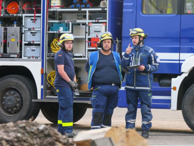 Dienstags-Ausbildung Einsatzübung (Abstützen/Ausleuchten)