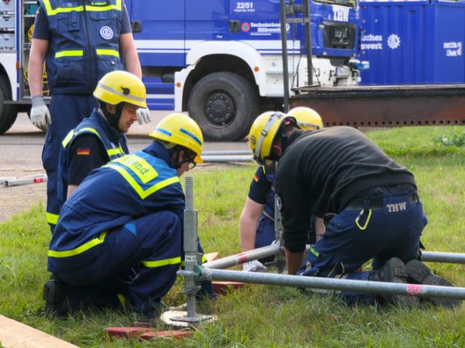 Dienstags-Ausbildung Einsatzübung (Abstützen/Ausleuchten)