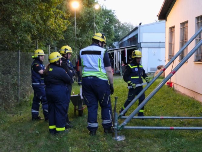 Dienstags-Ausbildung Einsatzübung (Abstützen/Ausleuchten)