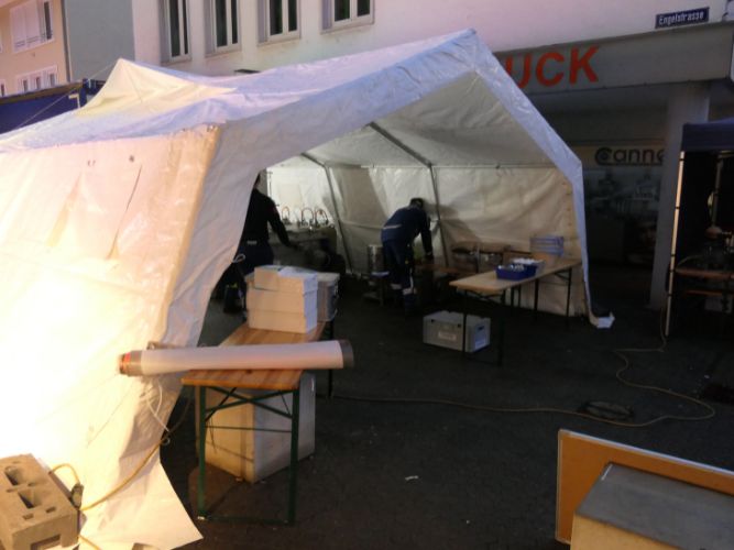 Traditionelle Erbsensuppe-Kochaktion 