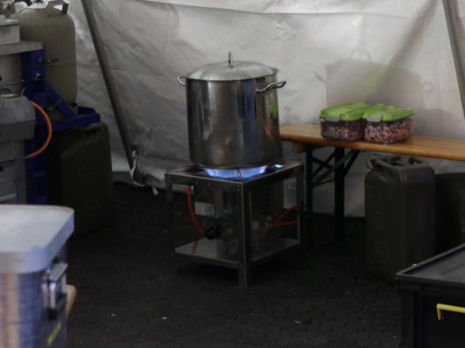 Traditionelle Erbsensuppe-Kochaktion 