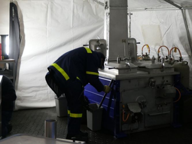 Traditionelle Erbsensuppe-Kochaktion 