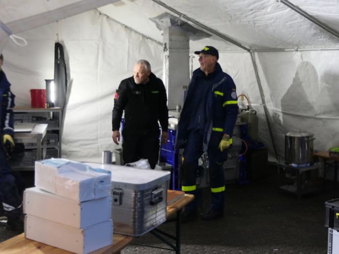 Traditionelle Erbsensuppe-Kochaktion 