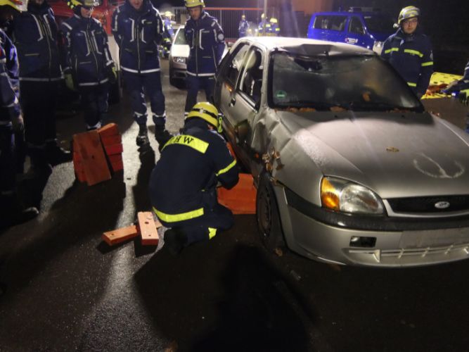 Ausbildung - Retten aus Fahrzeugen